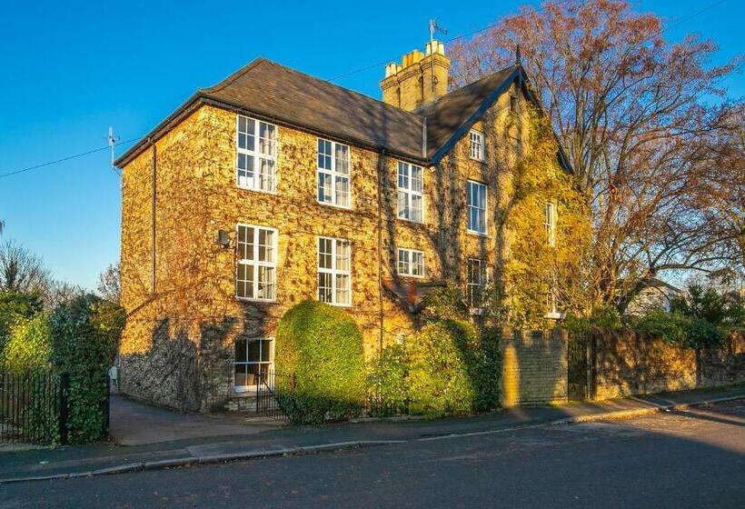 Pages Hotel And Guesthouse