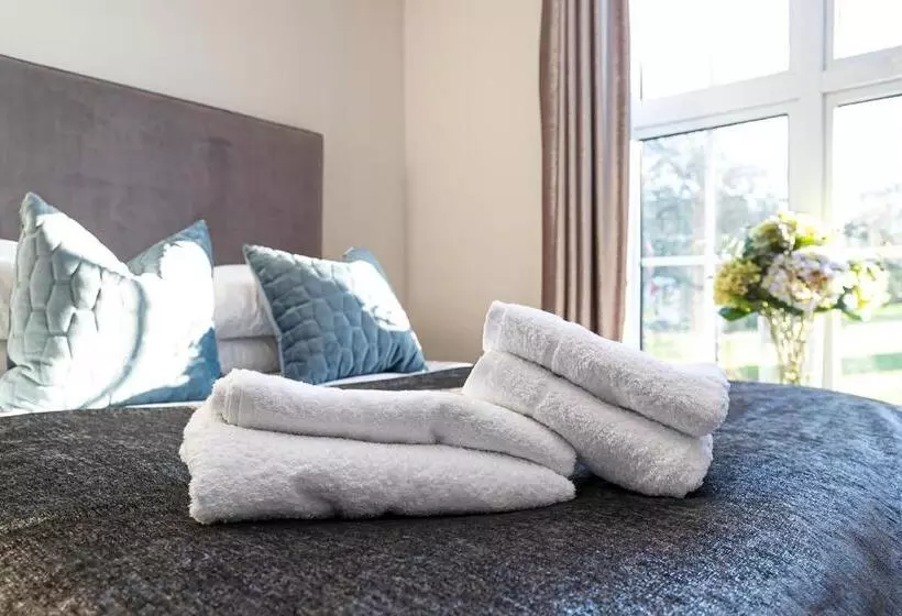 Pages Hotel And Guesthouse