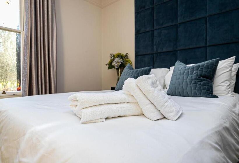 Pages Hotel And Guesthouse