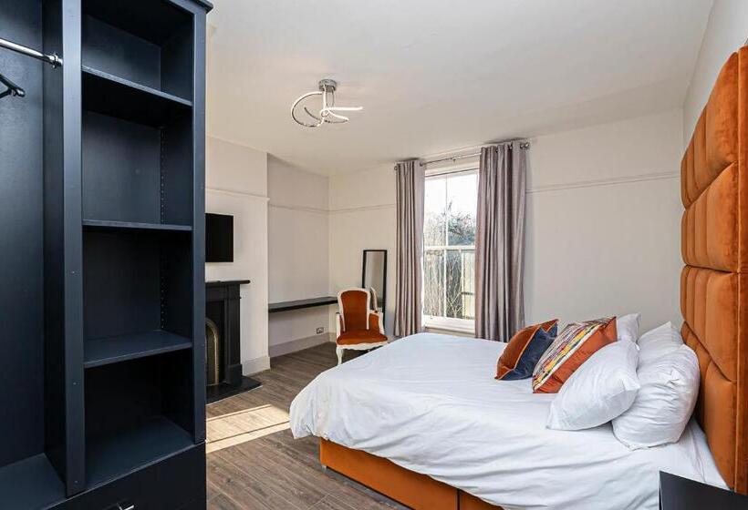 Pages Hotel And Guesthouse