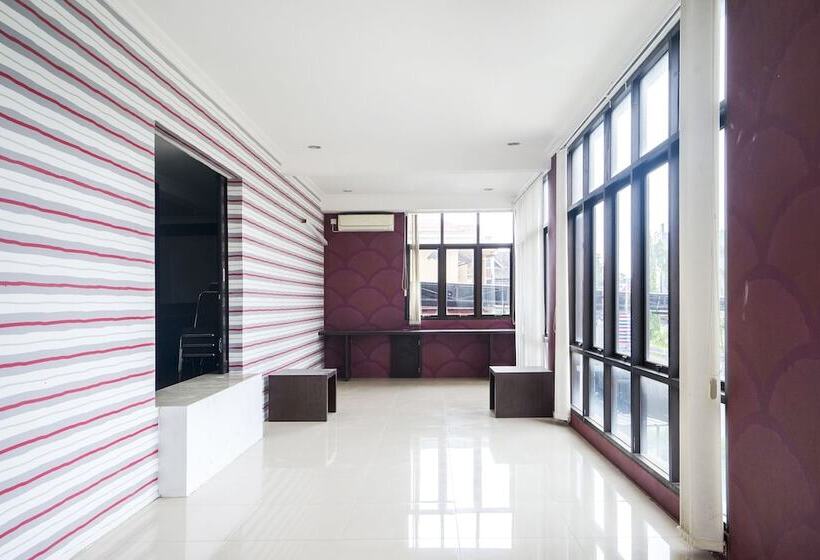 Hotel Oyo 1411 Djakarta  Syariah