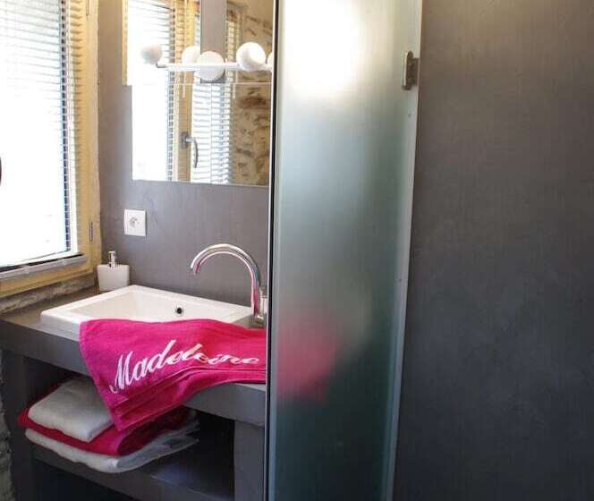 تختخواب و صبحانه Madeleine Et Cie