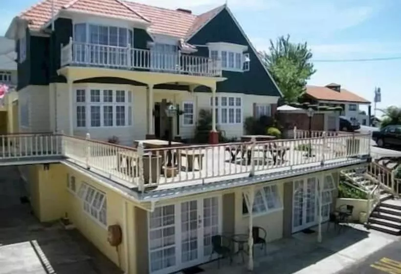 Colonial City Motel And Conference Centre