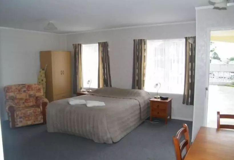 Colonial City Motel And Conference Centre