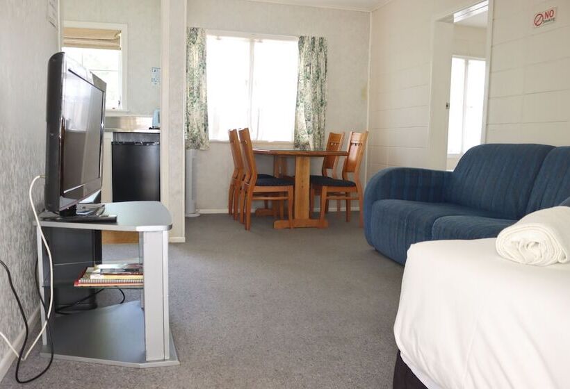 Colonial City Motel And Conference Centre