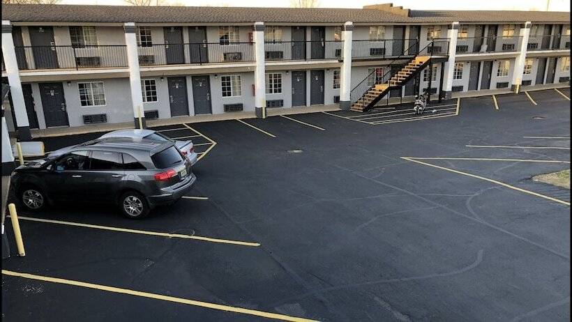 モーテル Deluxe Inn