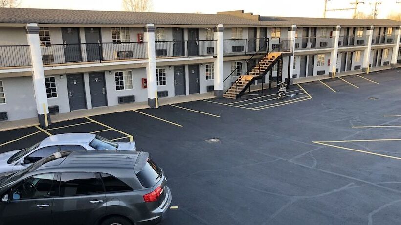 モーテル Deluxe Inn