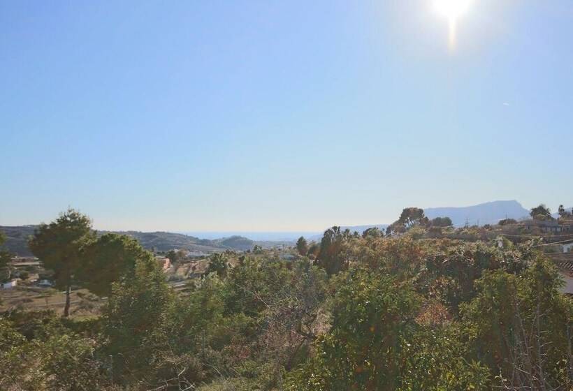 Private 4 Bedroom Villa W/ Pool, Summer Kitchen & Expansive Living Space