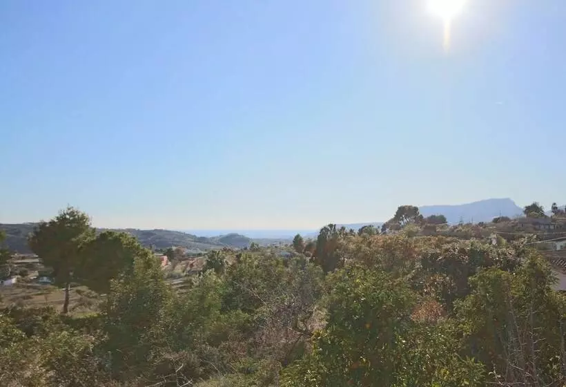 Private 4 Bedroom Villa W/ Pool, Summer Kitchen & Expansive Living Space