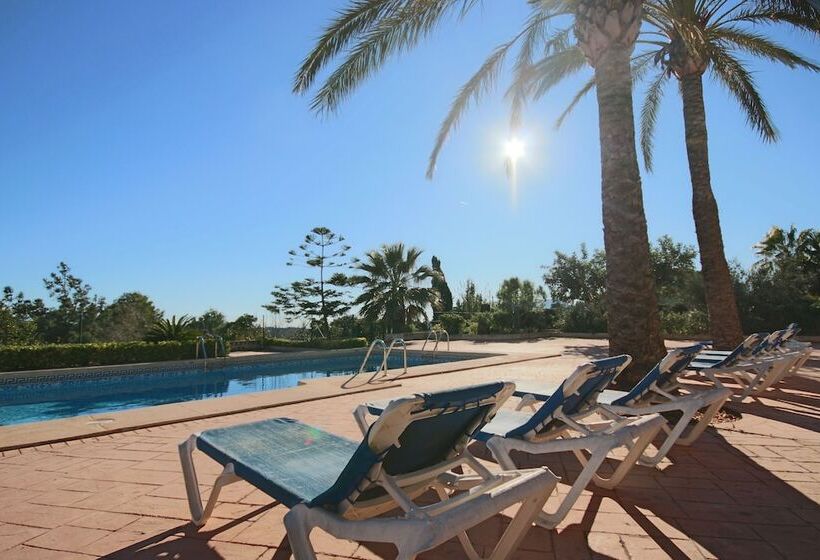 Private 4 Bedroom Villa W/ Pool, Summer Kitchen & Expansive Living Space