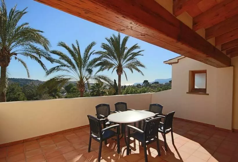 Private 4 Bedroom Villa W/ Pool, Summer Kitchen & Expansive Living Space