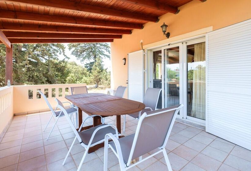 Relaxing Family Home Near Beaches