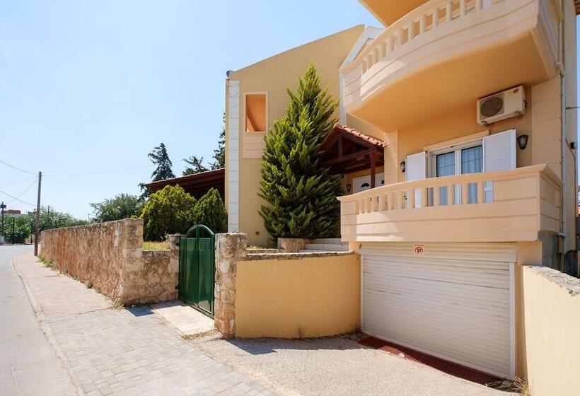 Relaxing Family Home Near Beaches