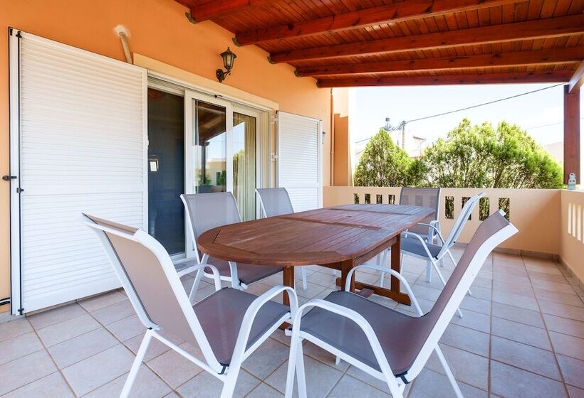 Relaxing Family Home Near Beaches