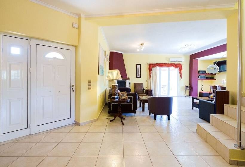 Relaxing Family Home Near Beaches