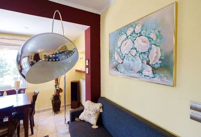 Relaxing Family Home Near Beaches