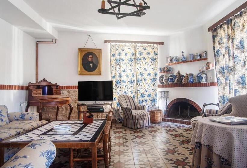 Spacious House With Garden In Sardon De Duero