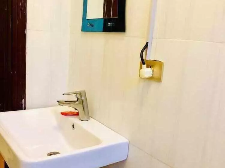 تختخواب و صبحانه Addis Amba Guest House