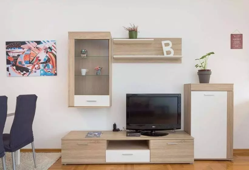 Cute And Sunny Studio In Zagreb With Balcony & Free Parking