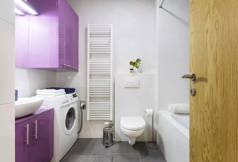 Cute And Sunny Studio In Zagreb With Balcony & Free Parking
