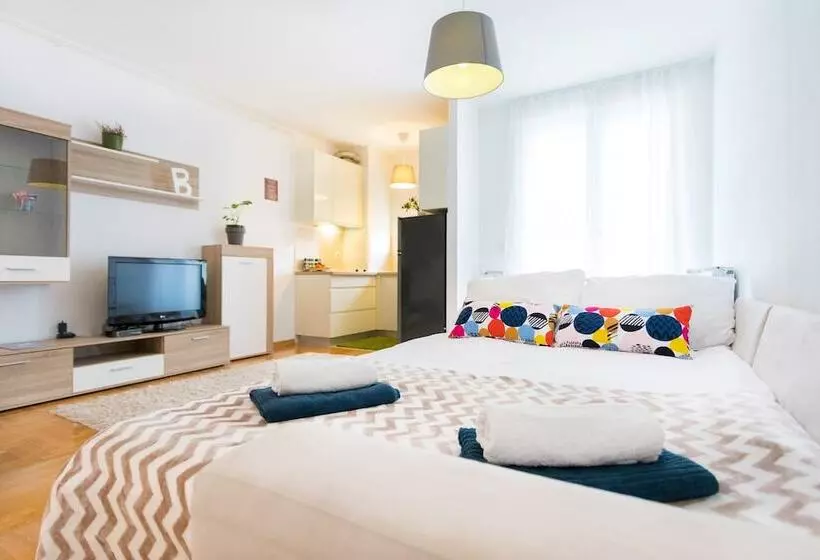 Cute And Sunny Studio In Zagreb With Balcony & Free Parking