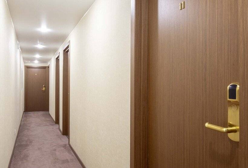 ホテル Gold Inn By Academia