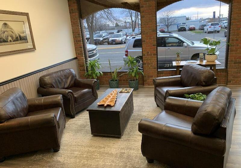 فندق The Outpost