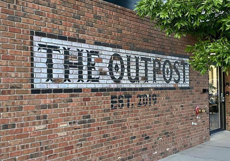 فندق The Outpost