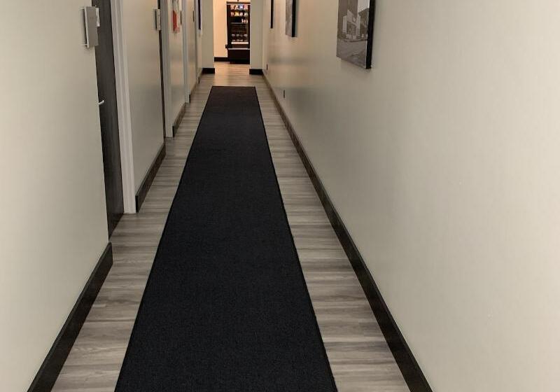 فندق The Outpost