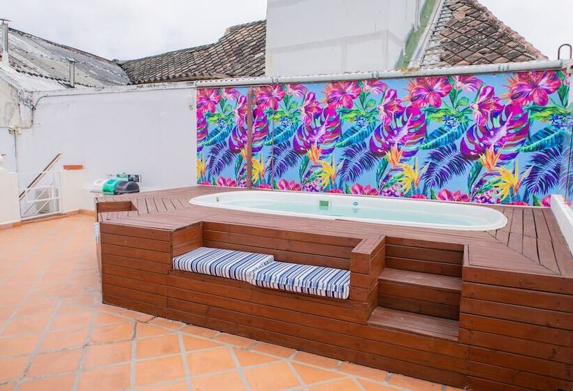 هاستل Luka Cartagena