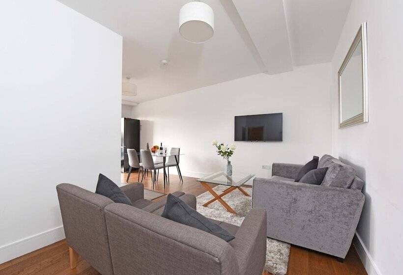 Modern & Spacious 2 Bed Apartment At Clapham Junction