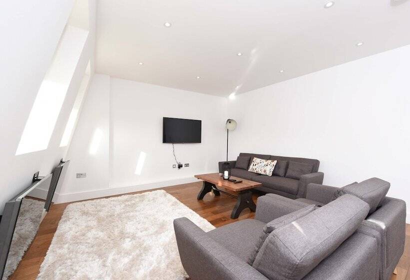 Modern & Spacious 2 Bed Apartment At Clapham Junction