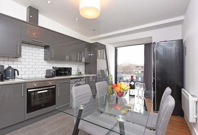 Modern & Spacious 2 Bed Apartment At Clapham Junction