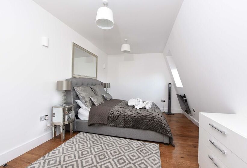 Modern & Spacious 2 Bed Apartment At Clapham Junction