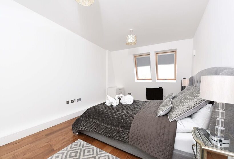 Modern & Spacious 2 Bed Apartment At Clapham Junction