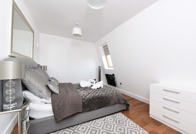 Modern & Spacious 2 Bed Apartment At Clapham Junction