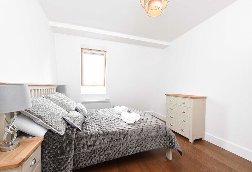 Modern & Spacious 2 Bed Apartment At Clapham Junction