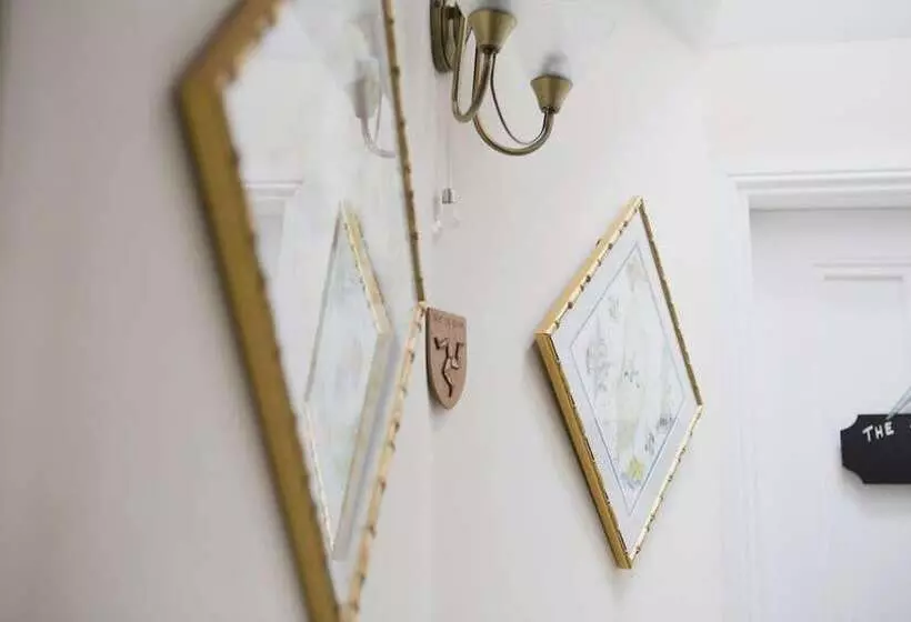 Albany House Bed And Breakfast