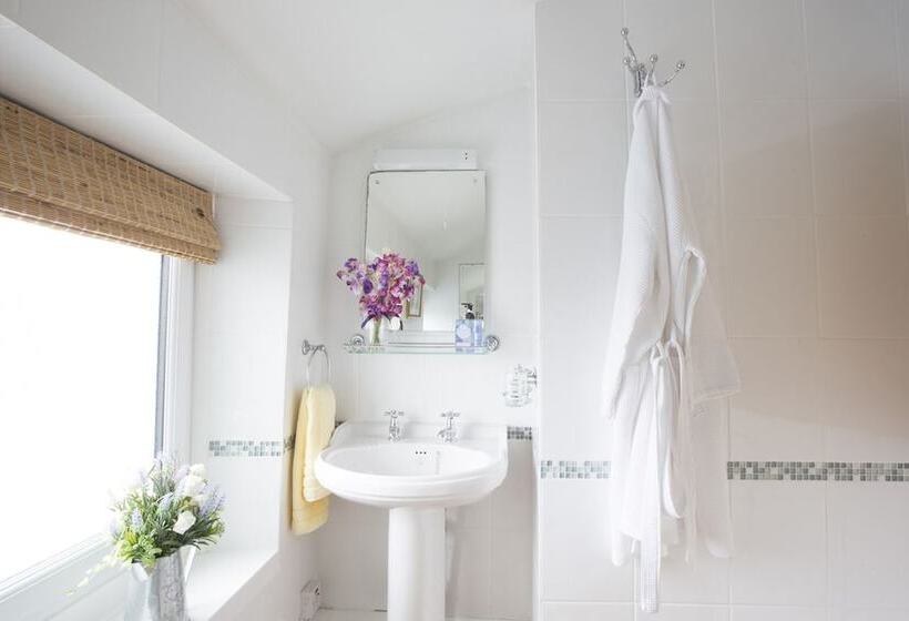 Albany House Bed And Breakfast