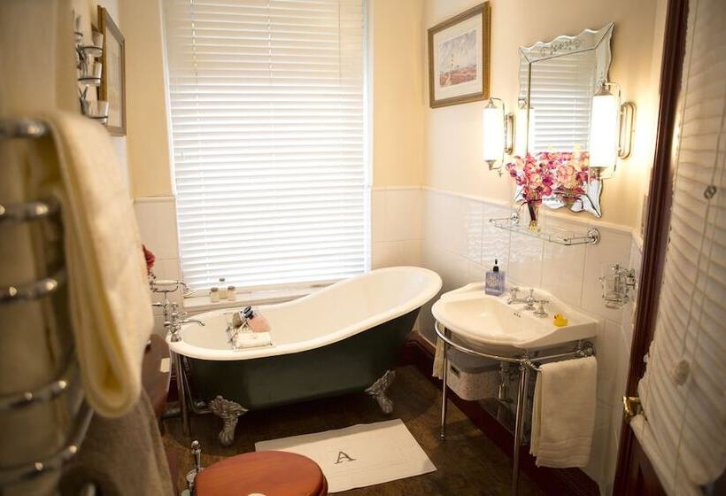 Albany House Bed And Breakfast