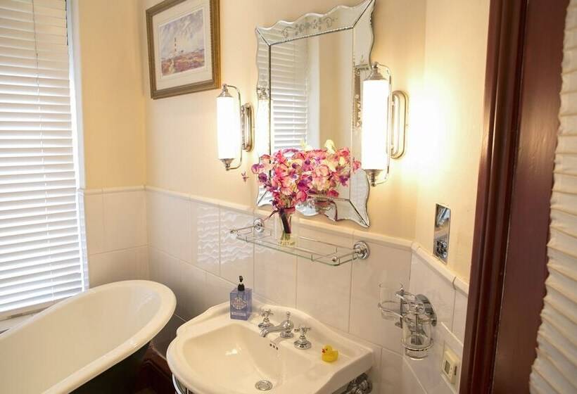 Albany House Bed And Breakfast