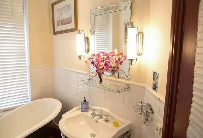Albany House Bed And Breakfast