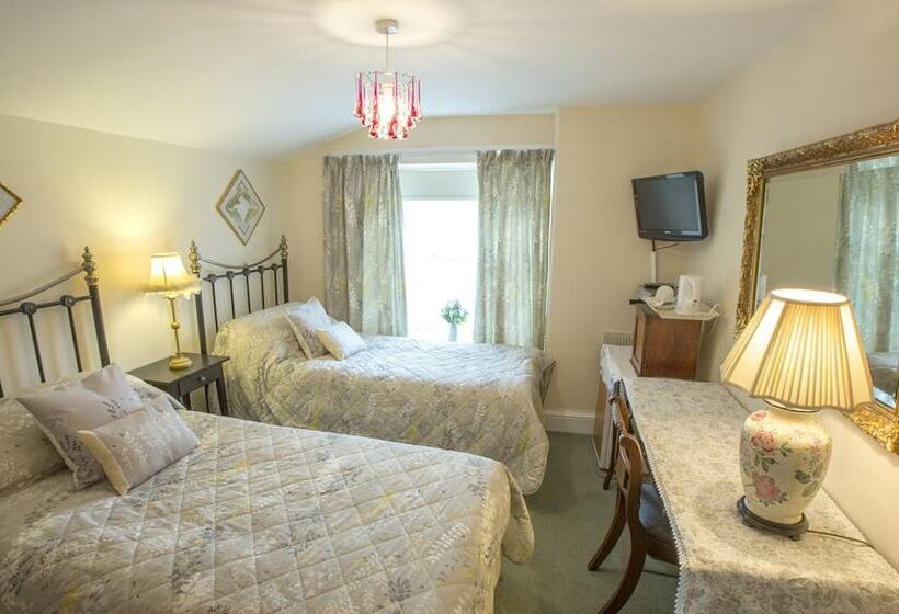 Albany House Bed And Breakfast