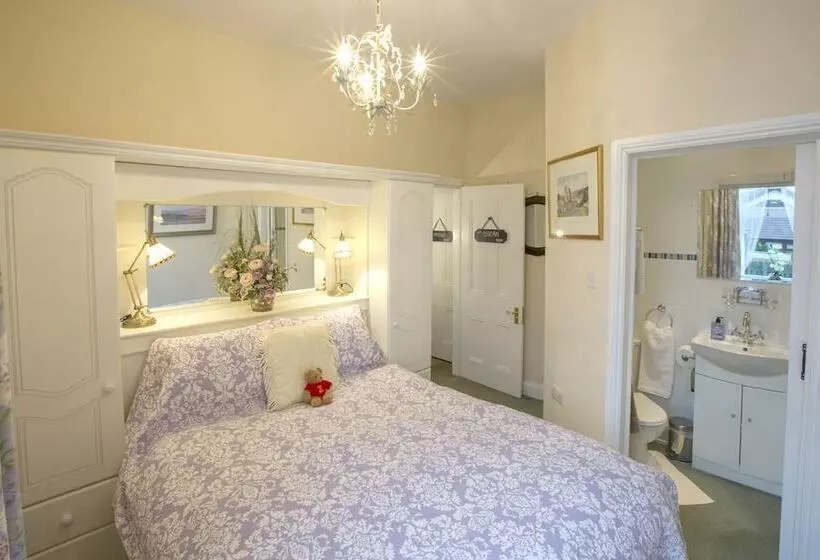 Albany House Bed And Breakfast