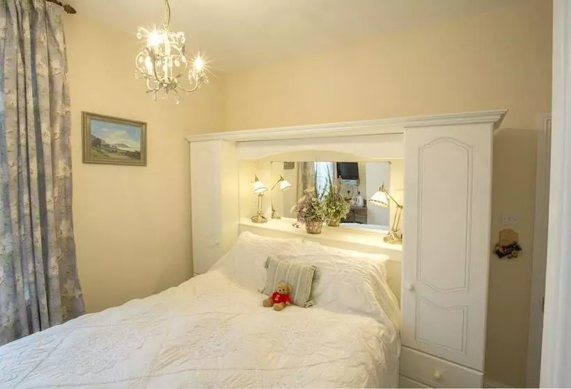 Albany House Bed And Breakfast