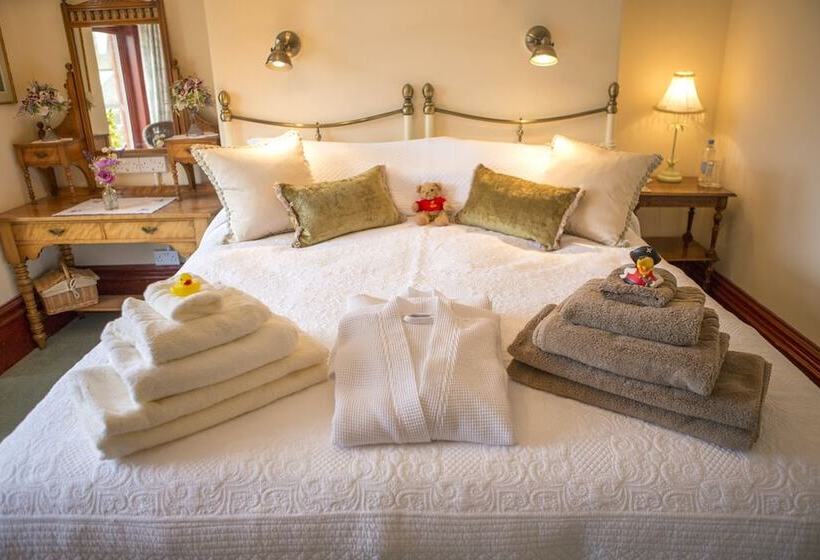 Albany House Bed And Breakfast