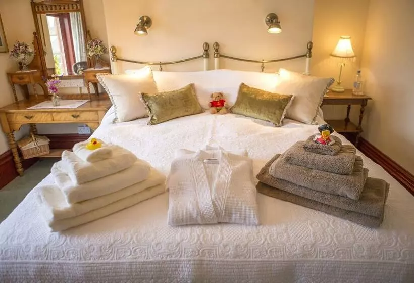 Albany House Bed And Breakfast