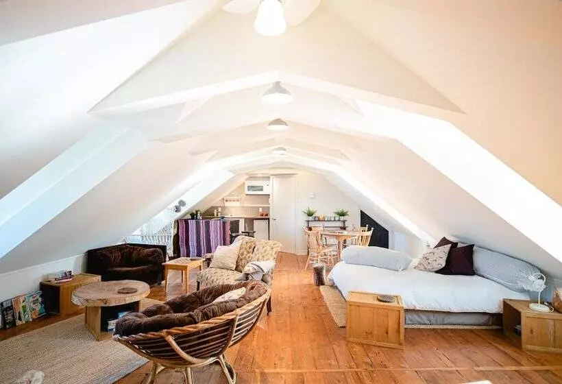 Hostelli L'auberge Du Qg