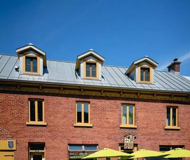 Hostelli L'auberge Du Qg