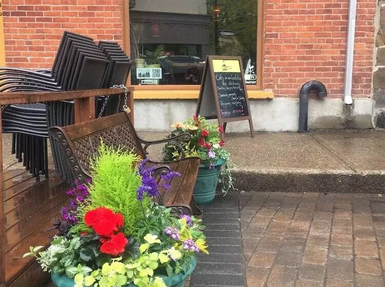 Hostelli L'auberge Du Qg